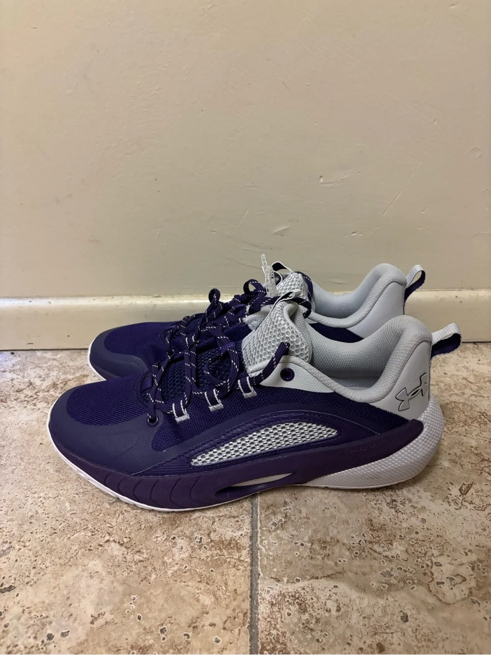 Under Armour Women's HOVR Ascent 2 Basketball Shoes 3025681-500 Size 12.5 Men’s